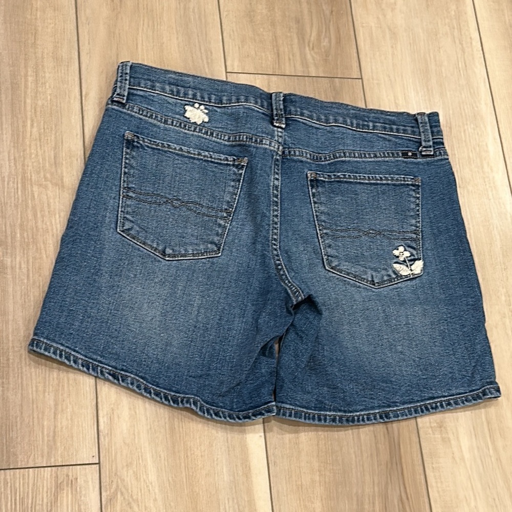 EUC Women’s Lucky Brand Size 6 28 Stretch Denim Jean Shorts embroidered flowers - Picture 7 of 8